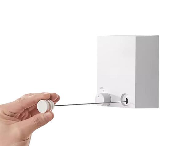 越來(lái)越多人陽(yáng)臺(tái)不掛晾衣繩了，只需一根“鋼絲線(xiàn)，自由伸縮不擋光